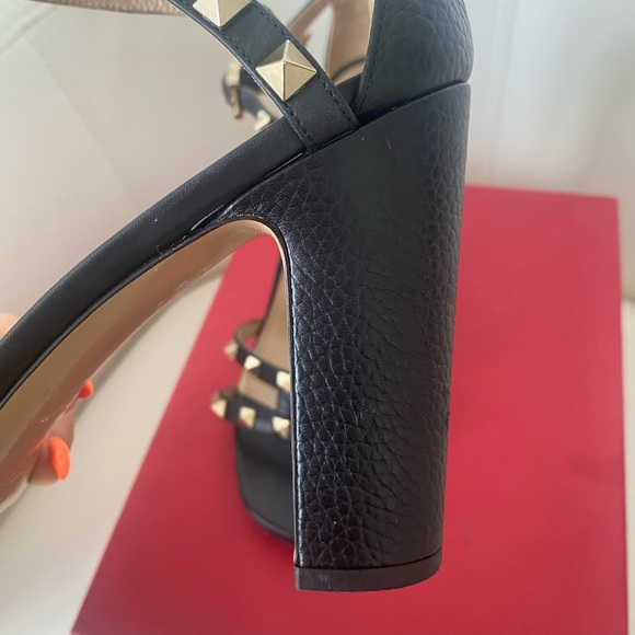 Valentino Garavani Rockstud Sandals - Picture 12 of 16